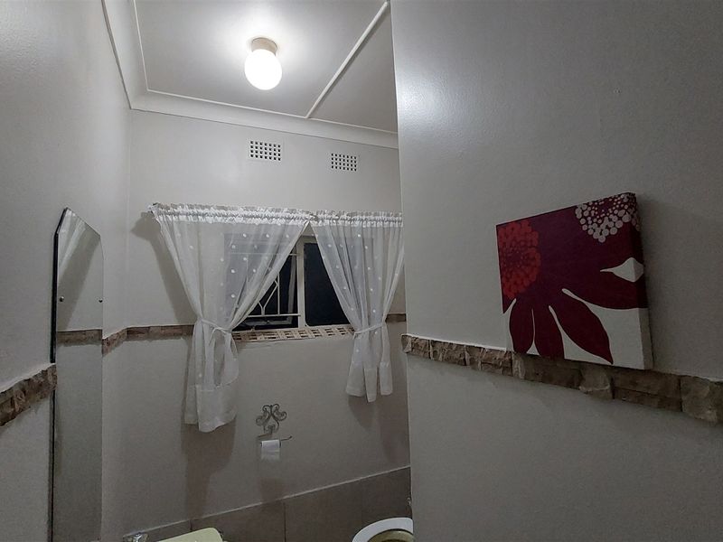 Big Family Home!! - Photo 8