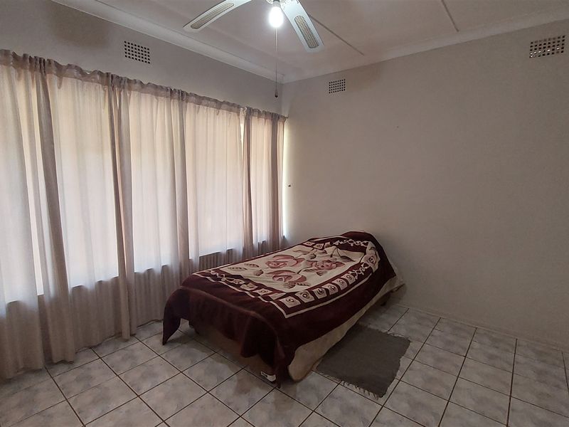 Big Family Home!! - Photo 7