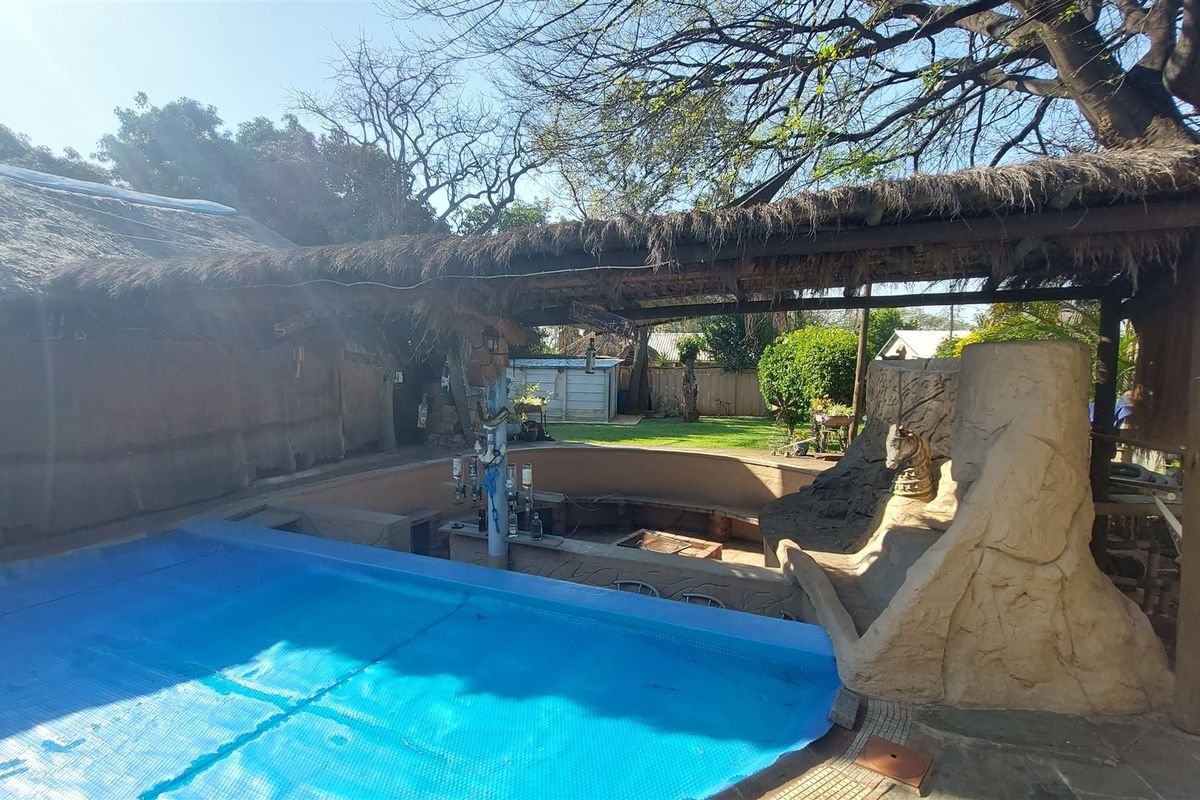 Big Family Home!! - Photo 3