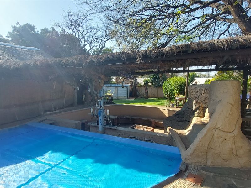 Big Family Home!! - Photo 3