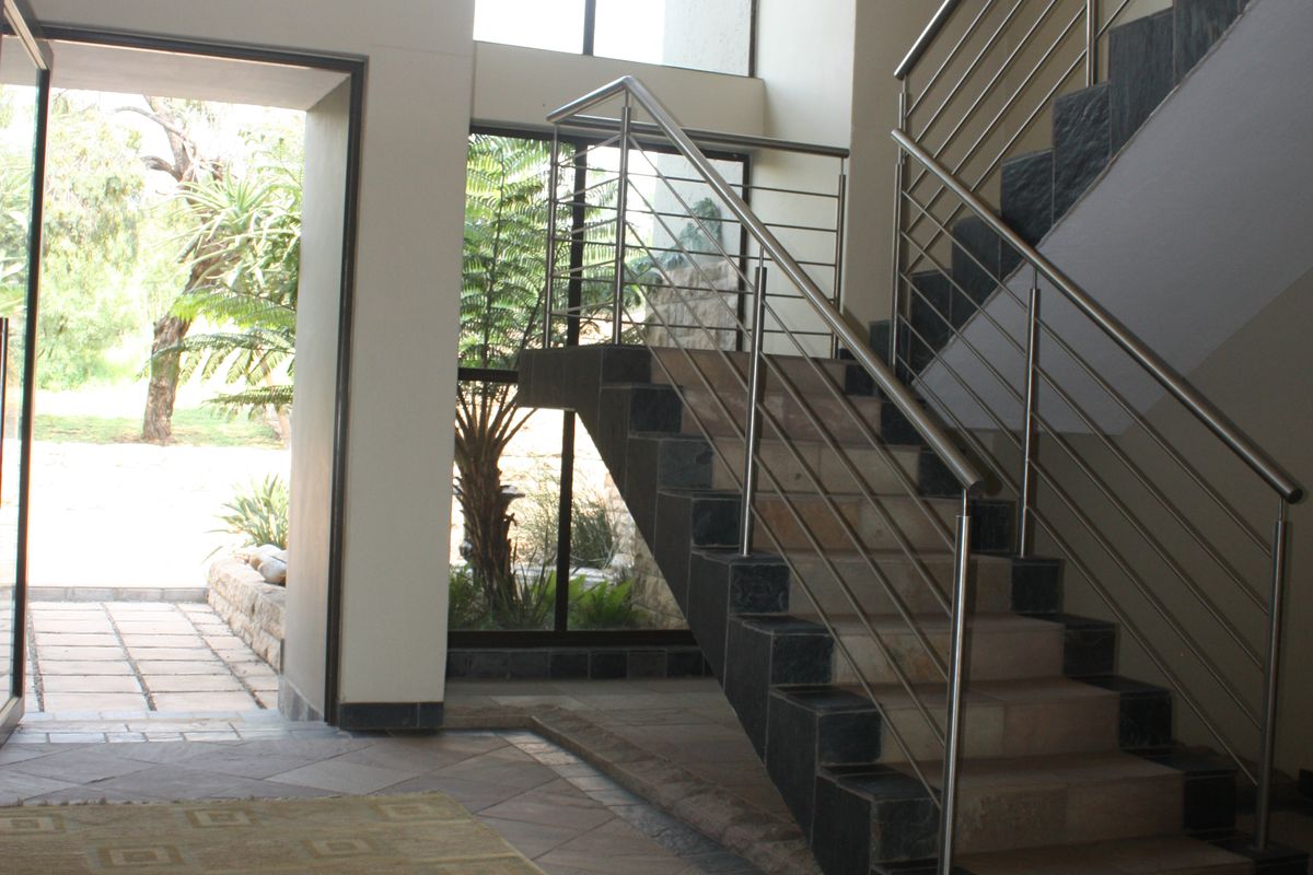 Executive family home for sale - Photo 2