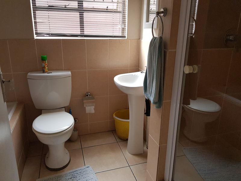 Stunning 2 bedroom townhouse to rent in Ormonde View Estate - Photo 7