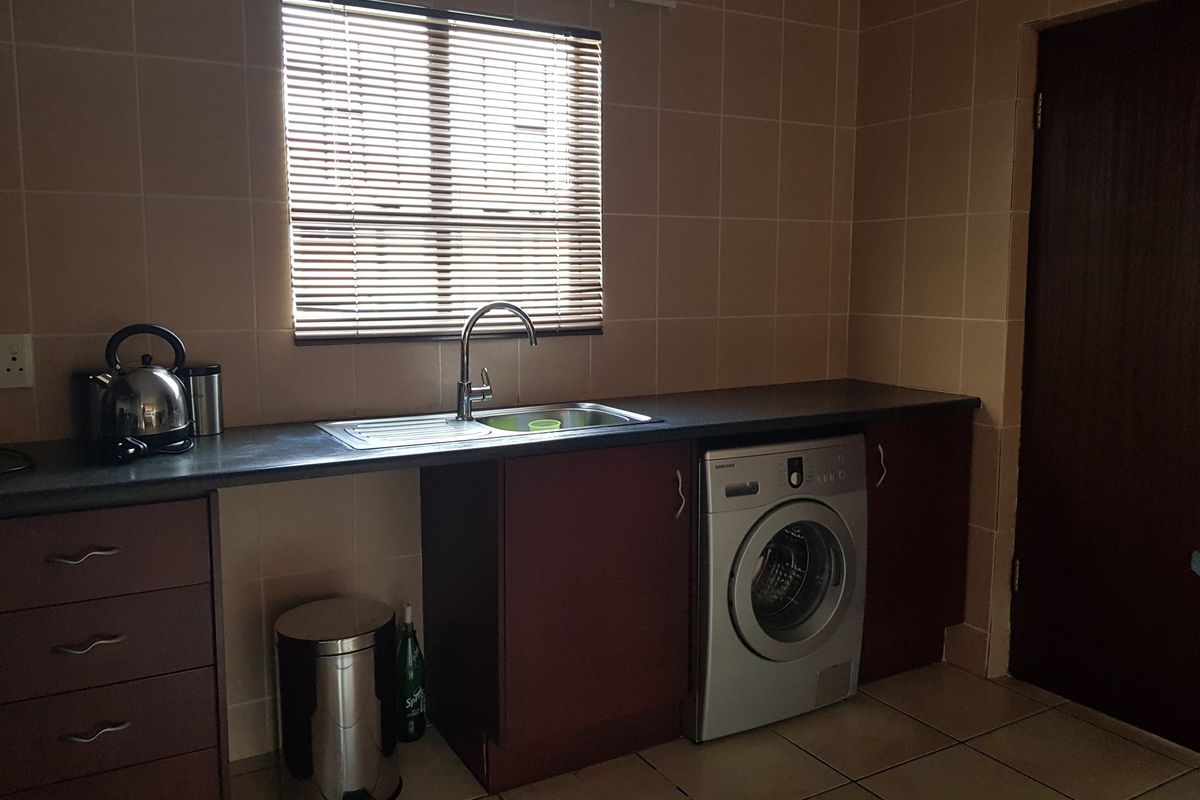 Stunning 2 bedroom townhouse to rent in Ormonde View Estate - Photo 4