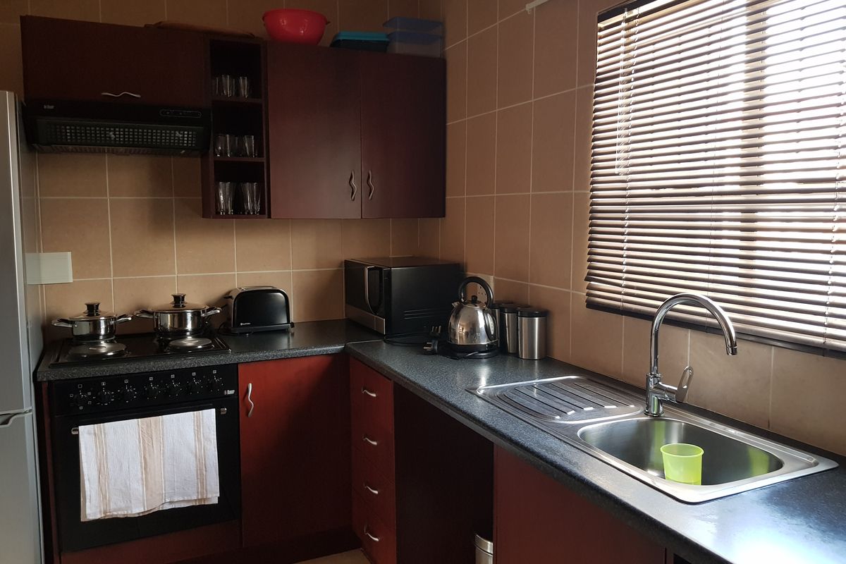 Stunning 2 bedroom townhouse to rent in Ormonde View Estate - Photo 2