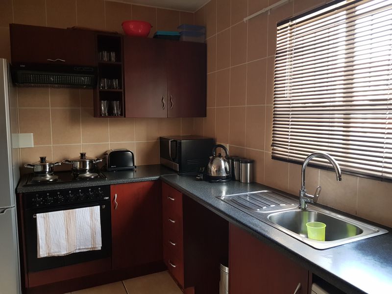 Stunning 2 bedroom townhouse to rent in Ormonde View Estate - Photo 2