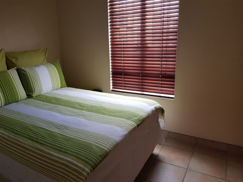 Stunning 2 bedroom townhouse to rent in Ormonde View Estate - Photo 9