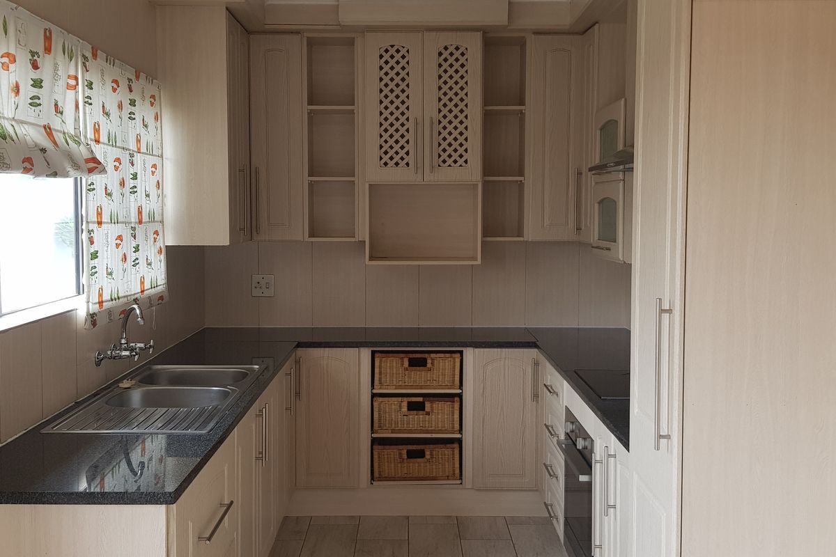 Modern 3 bedroom house to rent in Mayberry Park - Photo 2