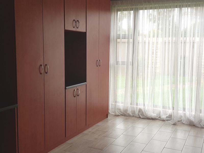 Modern 3 bedroom house to rent in Mayberry Park - Photo 7