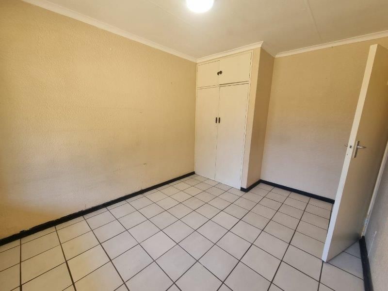 Available 1st August  in east end - Photo 7