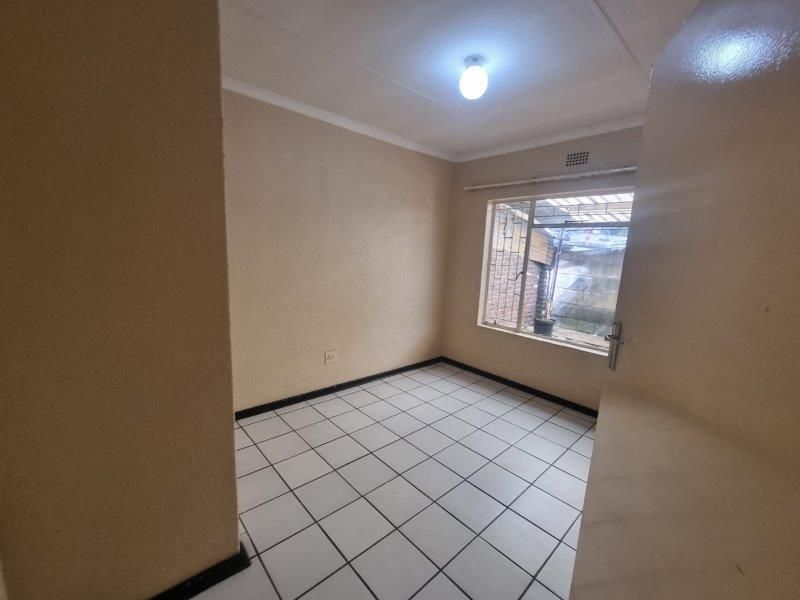 Available 1st August  in east end - Photo 4