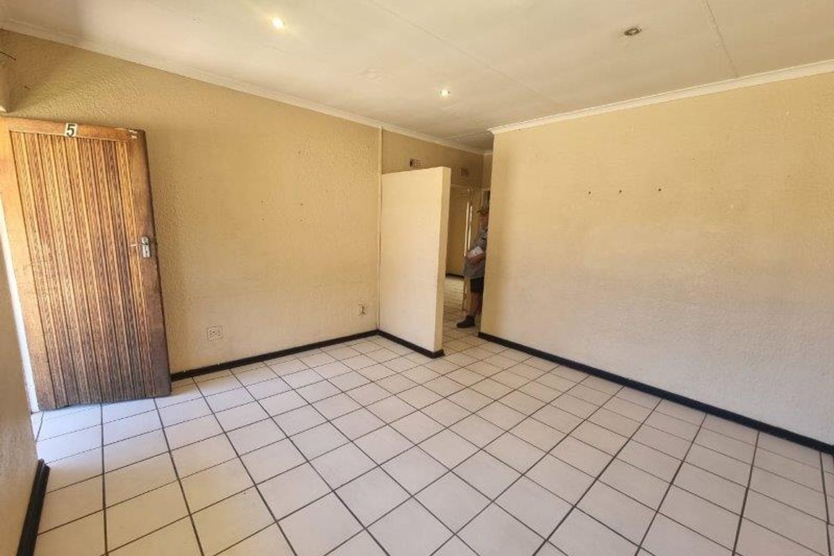 Available 1st August  in east end - Photo 5