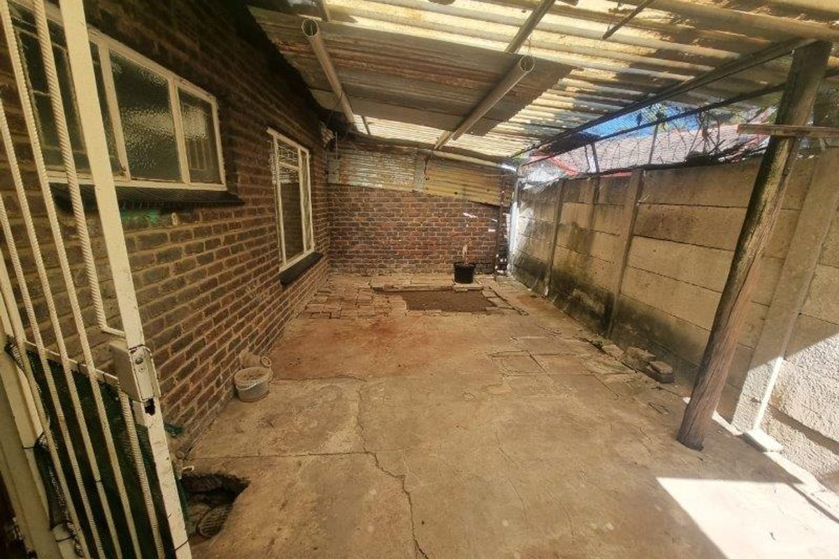 Available 1st August  in east end - Photo 2