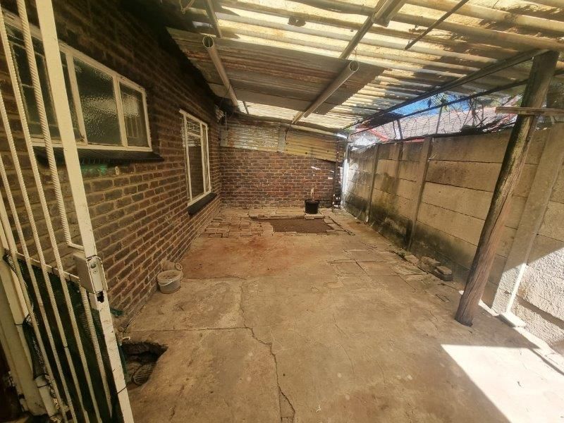 Available 1st August  in east end - Photo 2