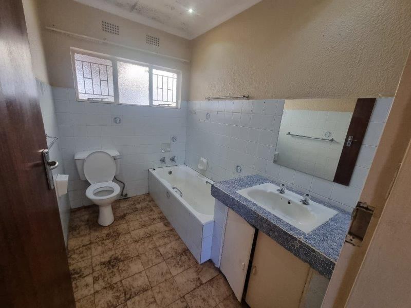 Available 1st August  in east end - Photo 3