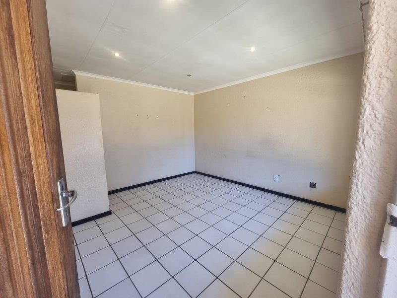 Available 1st August  in east end - Photo 10