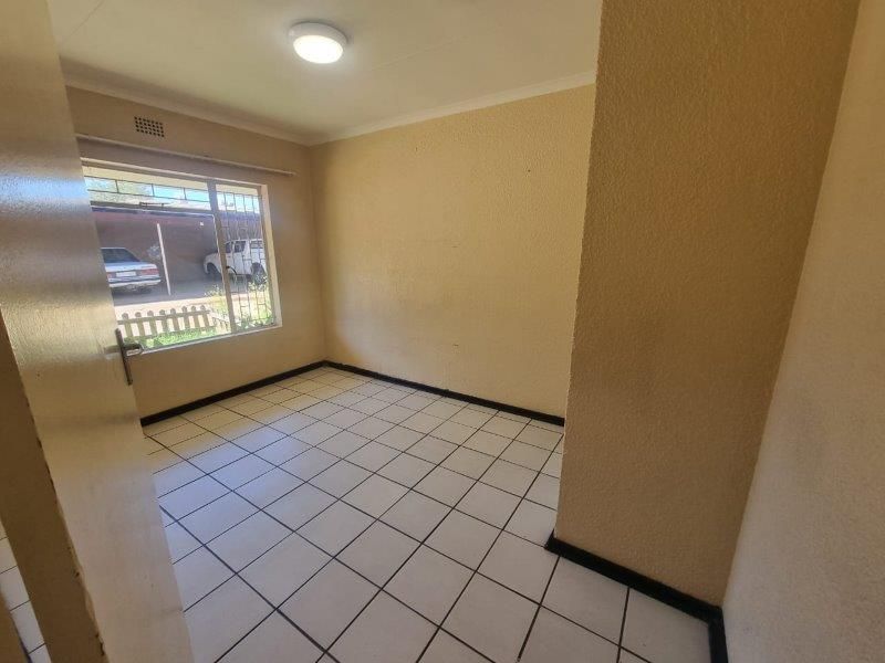 Available 1st August  in east end - Photo 8