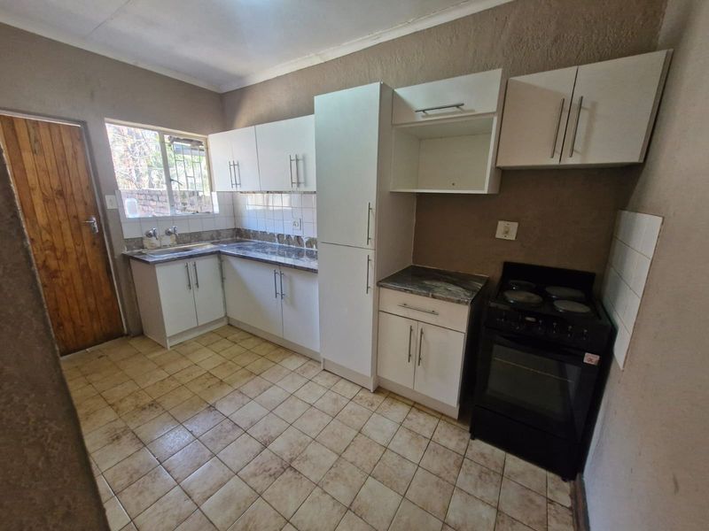 Available 1st August  in east end - Photo 4