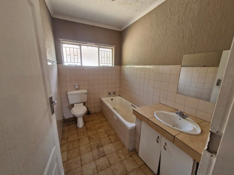Available 1st August  in east end - Photo 8