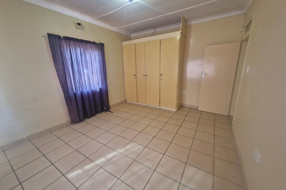 Oos - Einde 3 Bedroom house - Photo 2
