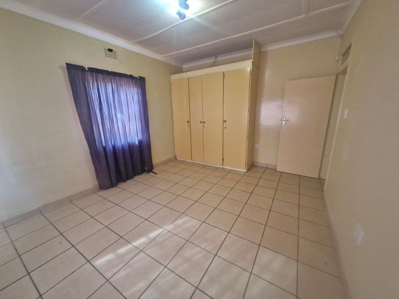 Oos - Einde 3 Bedroom house - Photo 2