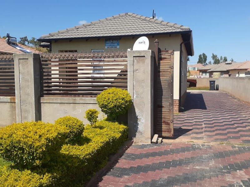 Comfortable 3-Bedroom Home To Rent in Glenway Estate