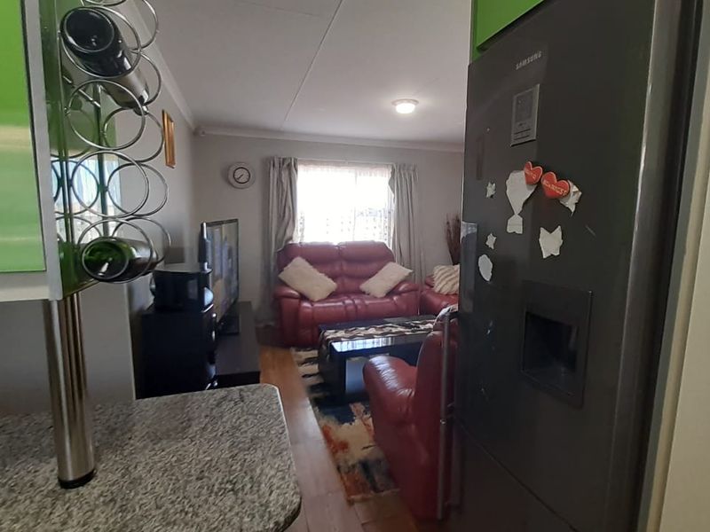 Comfortable 3-Bedroom Home To Rent in Glenway Estate - Photo 10
