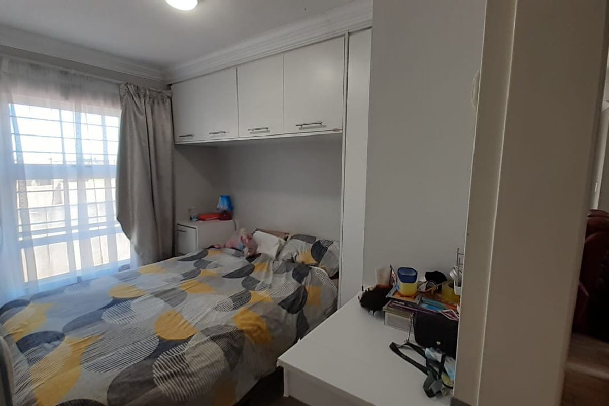 Comfortable 3-Bedroom Home To Rent in Glenway Estate - Photo 5