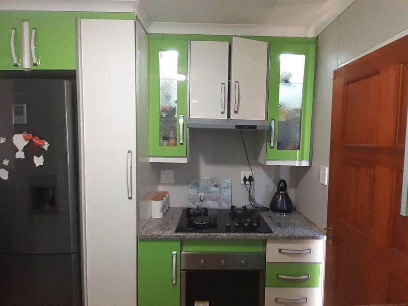 Comfortable 3-Bedroom Home To Rent in Glenway Estate - Photo 3