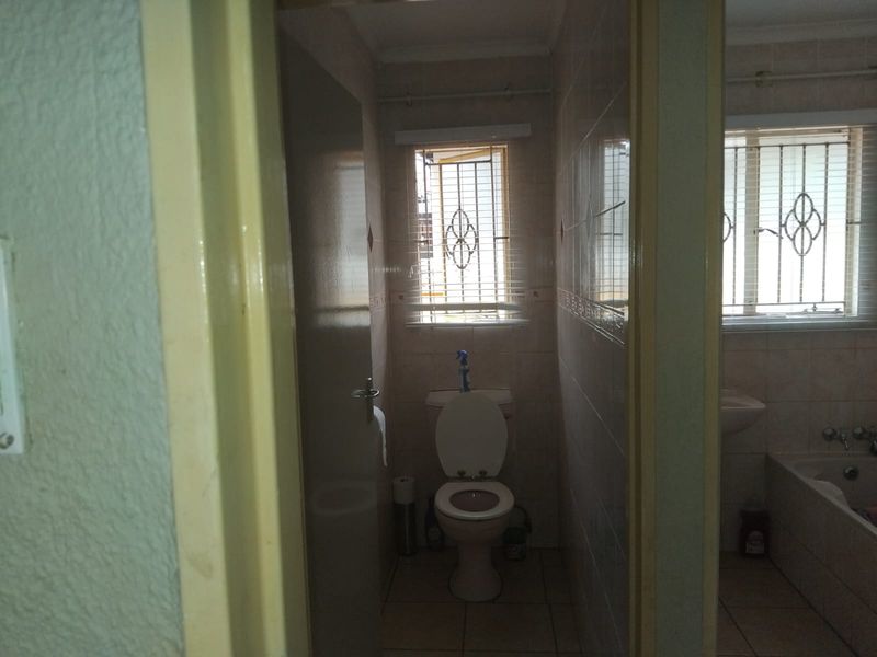 A petite 3 bedroom house to rent for your small family - Photo 9