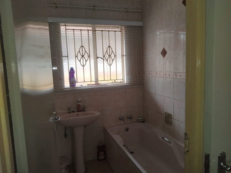 A petite 3 bedroom house to rent for your small family - Photo 7