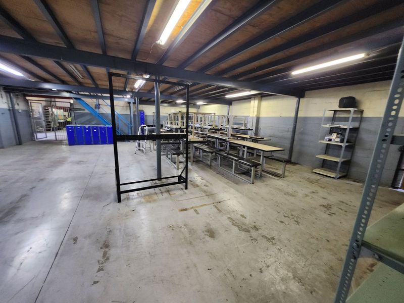 Prime Industrial Space in Beaconvale – Centrally Located with Excellent Transport Links - Photo 9