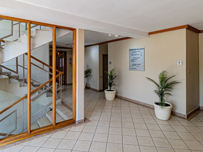 Functional Workspace Perfect For Call Centres To Let / For Sale. - Photo 4