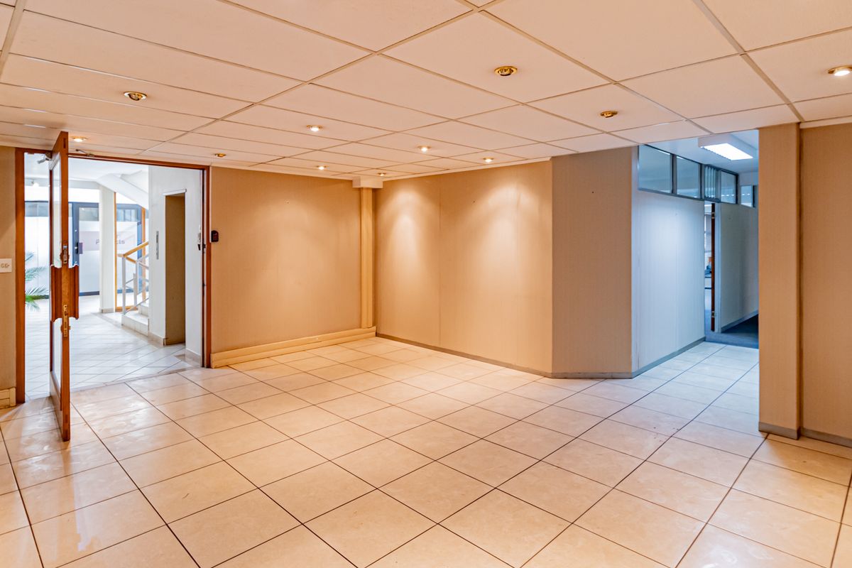 Functional Workspace Perfect For Call Centres To Let / For Sale. - Photo 5