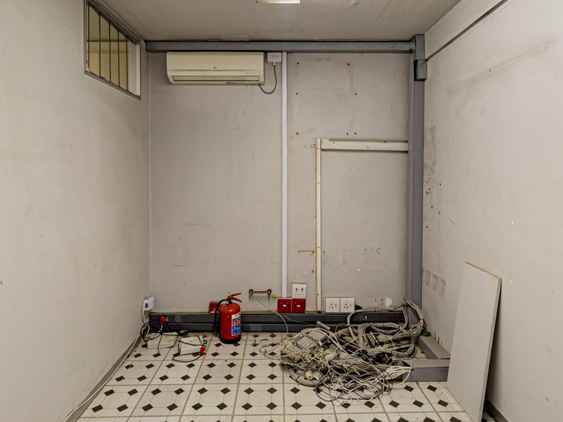 Functional Workspace Perfect For Call Centres To Let / For Sale. - Photo 10