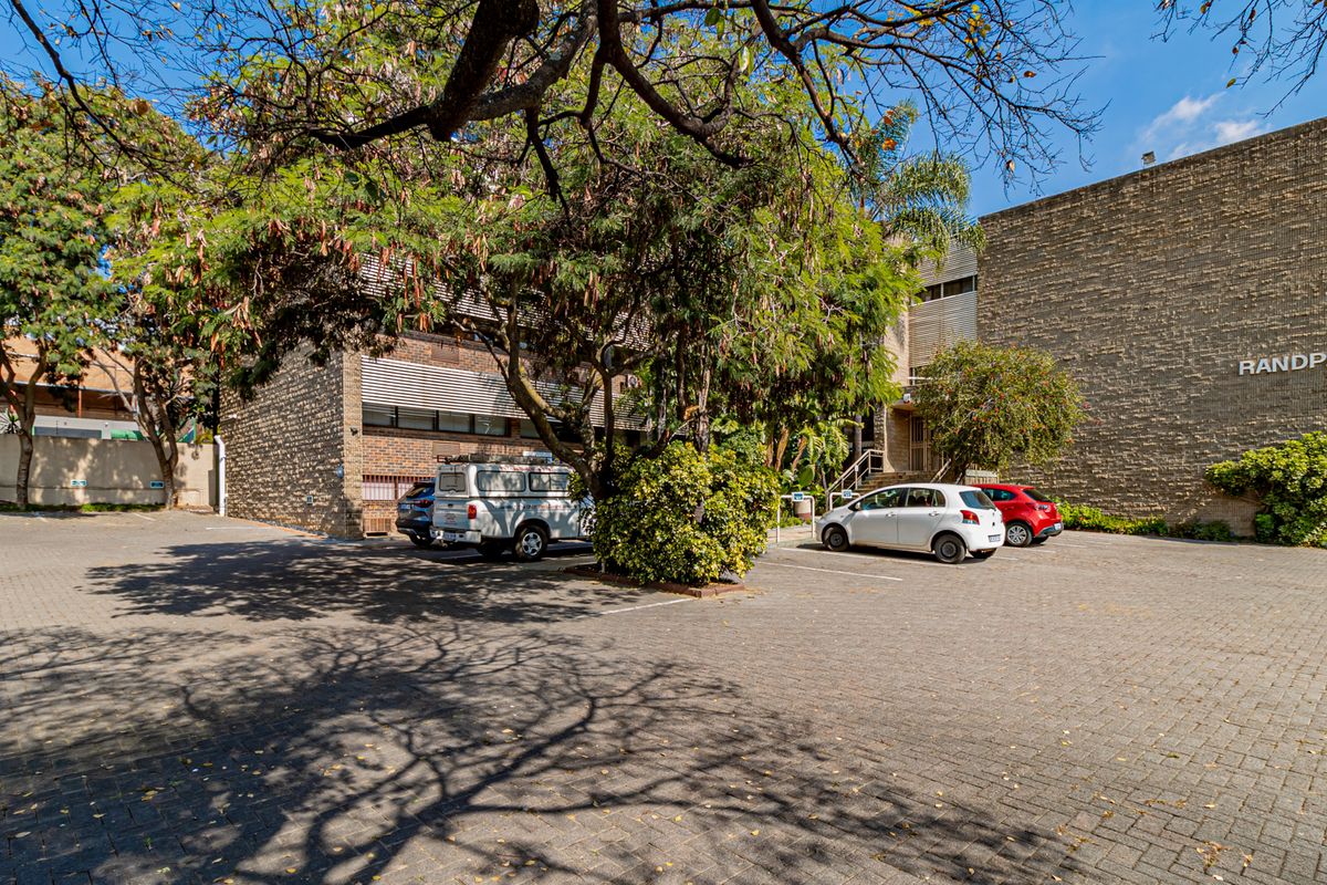 Functional Workspace Perfect For Call Centres To Let / For Sale. - Photo 3