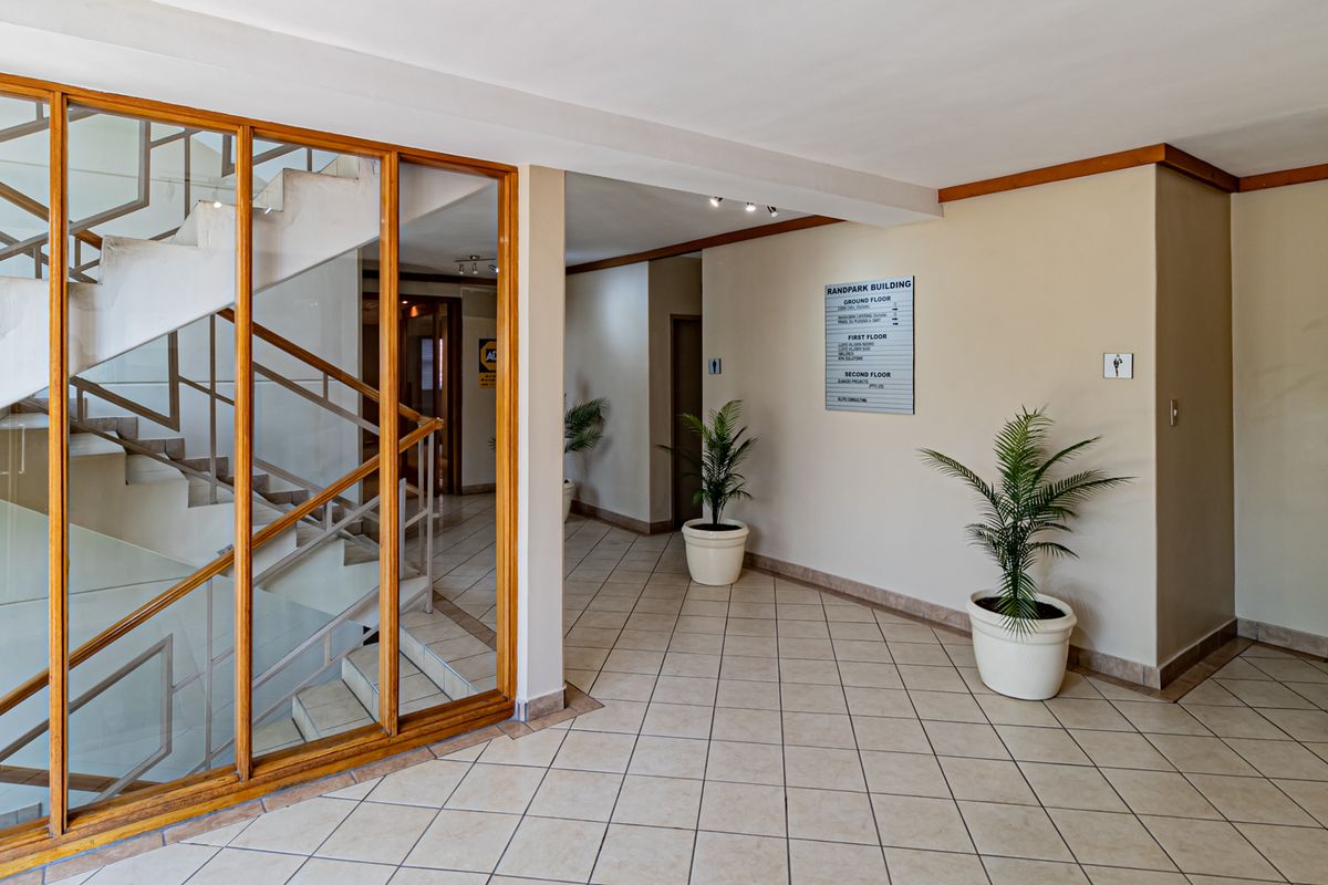 Neat And Functional Office Space Ideal For Small Call Centres / Similar. - Photo 4