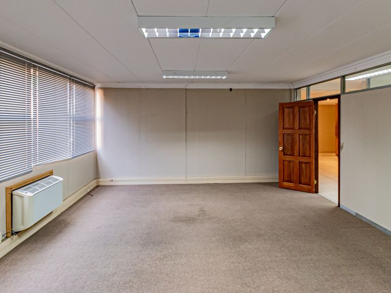 Neat And Functional Office Space Ideal For Small Call Centres / Similar. - Photo 8