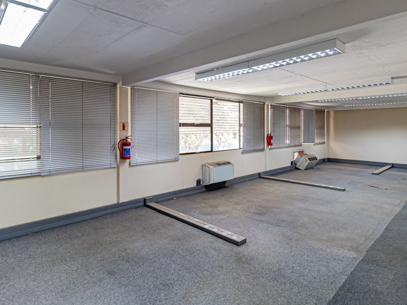 Neat And Functional Office Space Ideal For Small Call Centres / Similar. - Photo 6