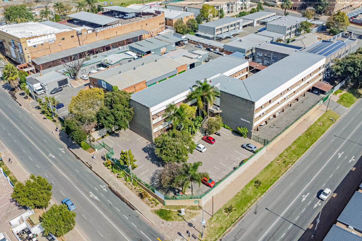 Neat And Functional Office Space Ideal For Small Call Centres / Similar. - Photo 2