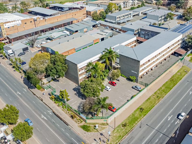 Neat And Functional Office Space Ideal For Small Call Centres / Similar. - Photo 2