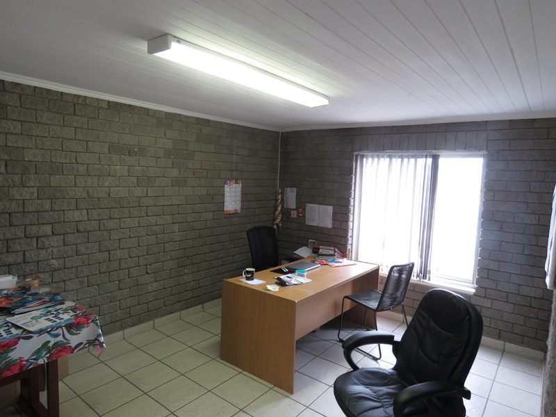 Prime 652m2 Warehouse for Lease in High-Demand Okavango Park - Photo 5