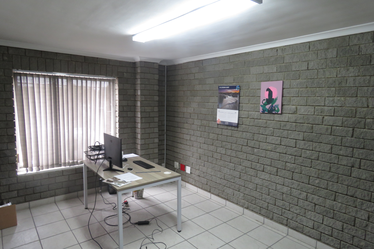 Prime 652m2 Warehouse for Lease in High-Demand Okavango Park - Photo 4