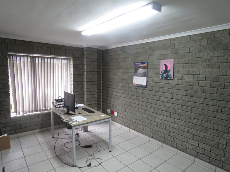 Prime 652m2 Warehouse for Lease in High-Demand Okavango Park - Photo 4