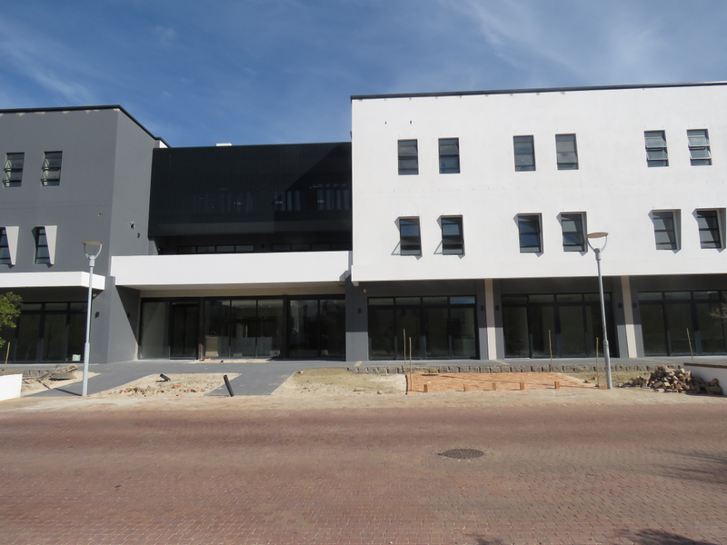 Where Innovation Meets Care – State-of-the-Art Medical Suites Across from Busamed - Photo 4