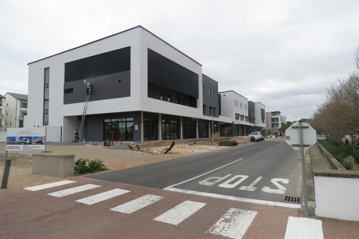 A Practice Location That Reflects Your Expertise – Discover Paardevlei’s Premier Medical Suites - Photo 2