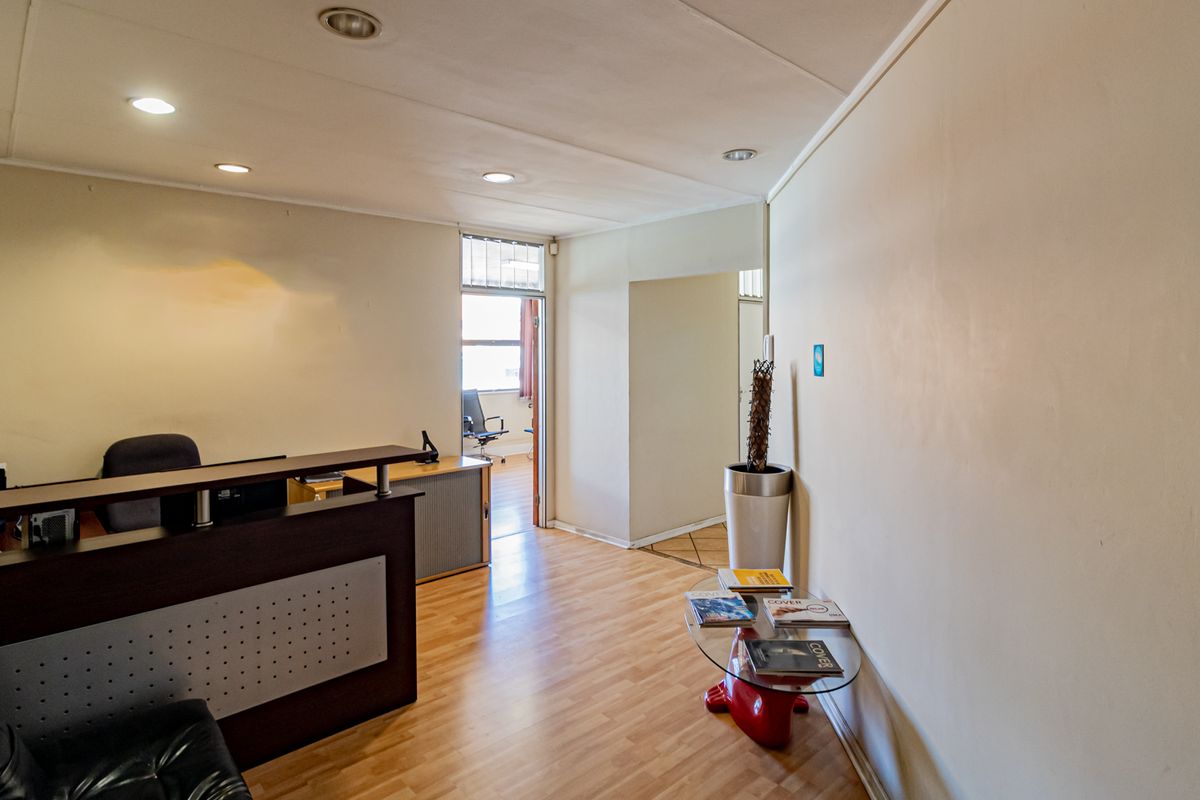 Furnished Or Unfurnished Sunny And Bright Offices Available Now. - Photo 4