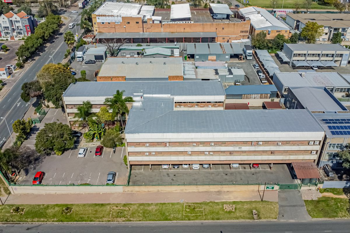 Furnished Or Unfurnished Sunny And Bright Offices Available Now. - Photo 2