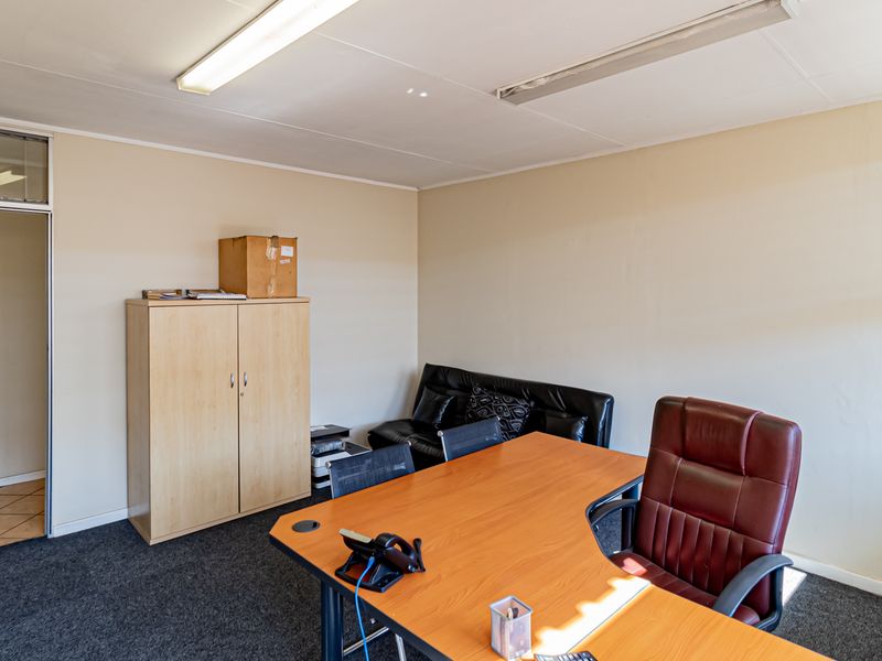 Furnished Or Unfurnished Sunny And Bright Offices Available Now. - Photo 10