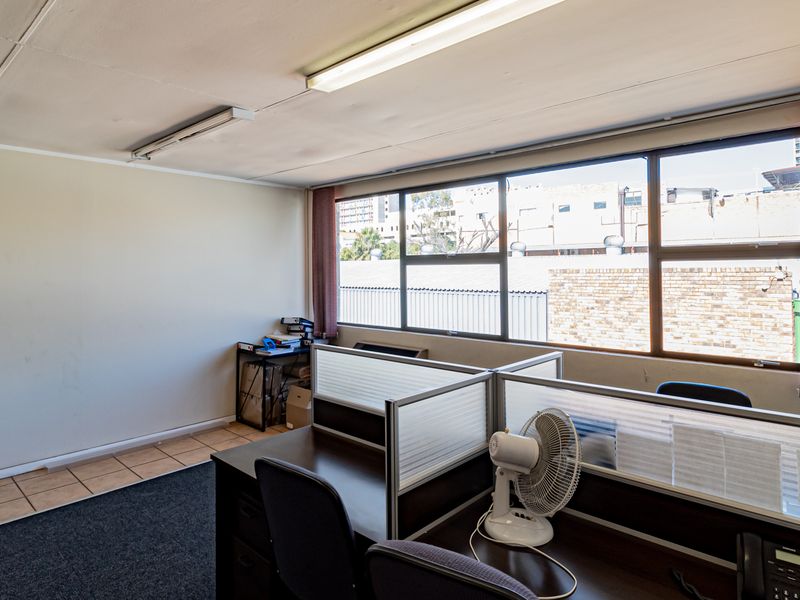 Furnished Or Unfurnished Sunny And Bright Offices Available Now. - Photo 7
