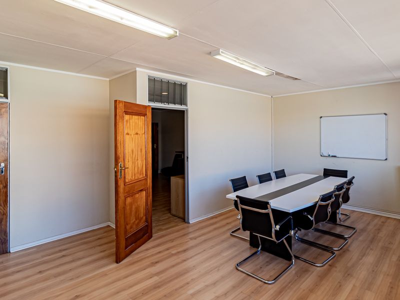 Furnished Or Unfurnished Sunny And Bright Offices Available Now. - Photo 6